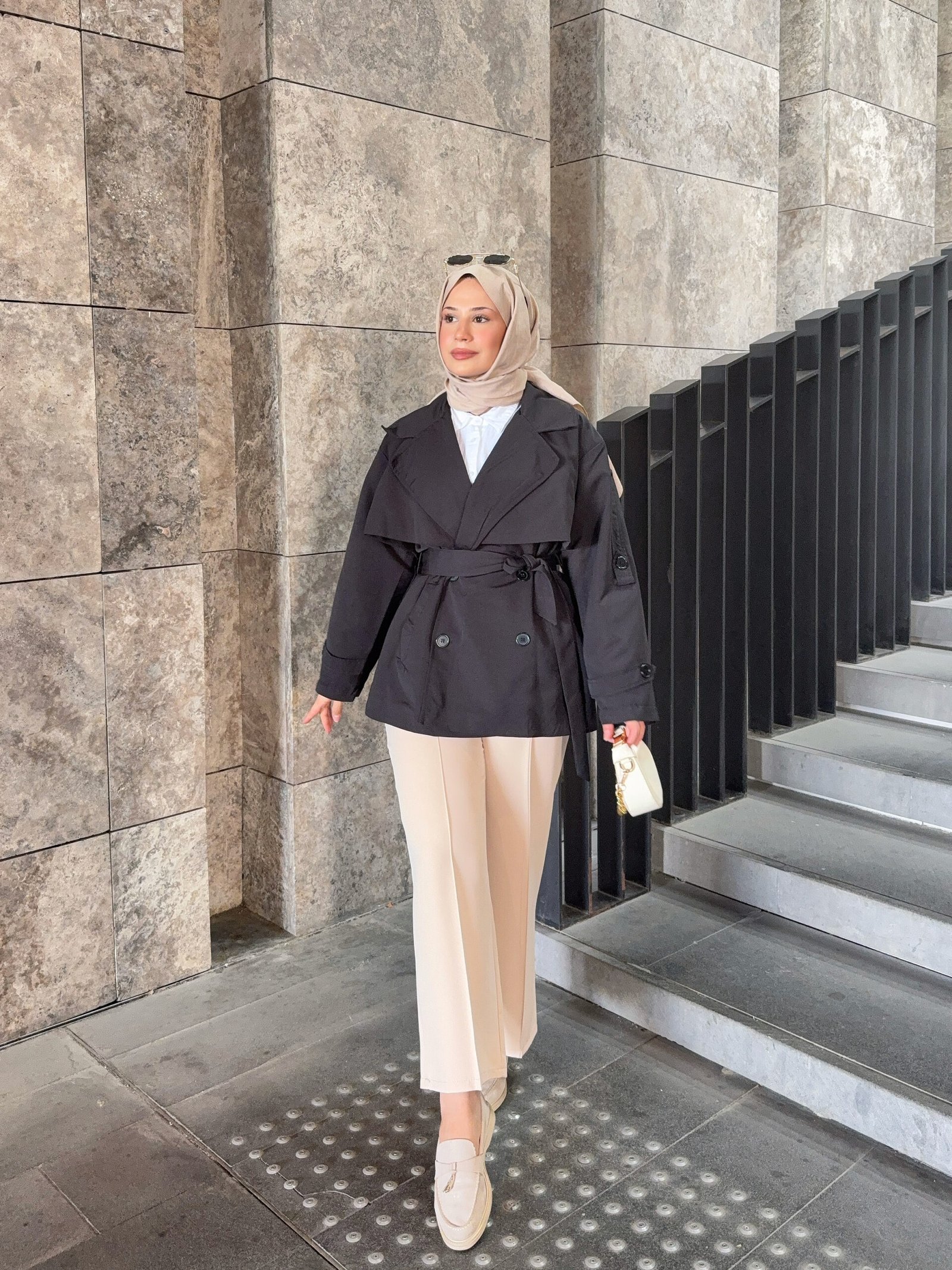 Second image of Yeni Sezon Siyah Trençkot