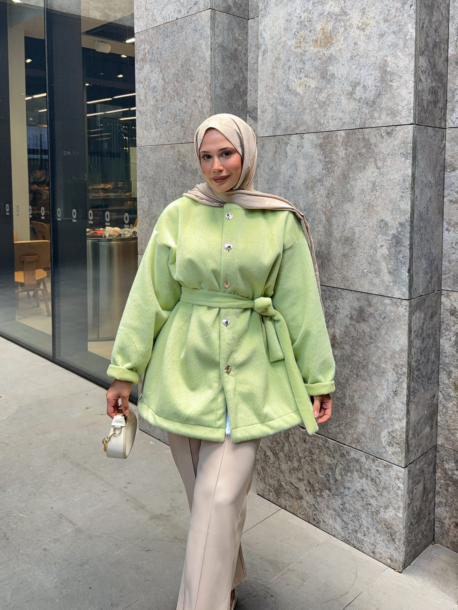 Premium Bel Bağlamalı Düğme Detaylı Tüylü Goldfox Yeşil Kaban