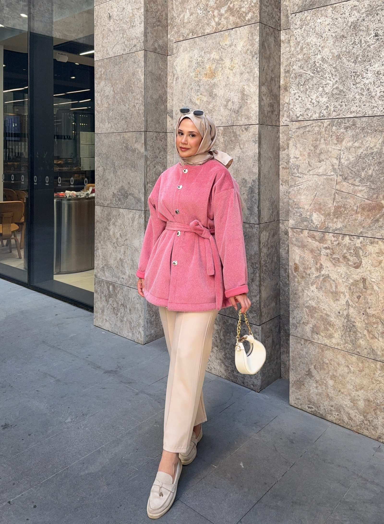 Premium Bel Bağlamalı Düğme Detaylı Tüylü Goldfox Pembe Kaban