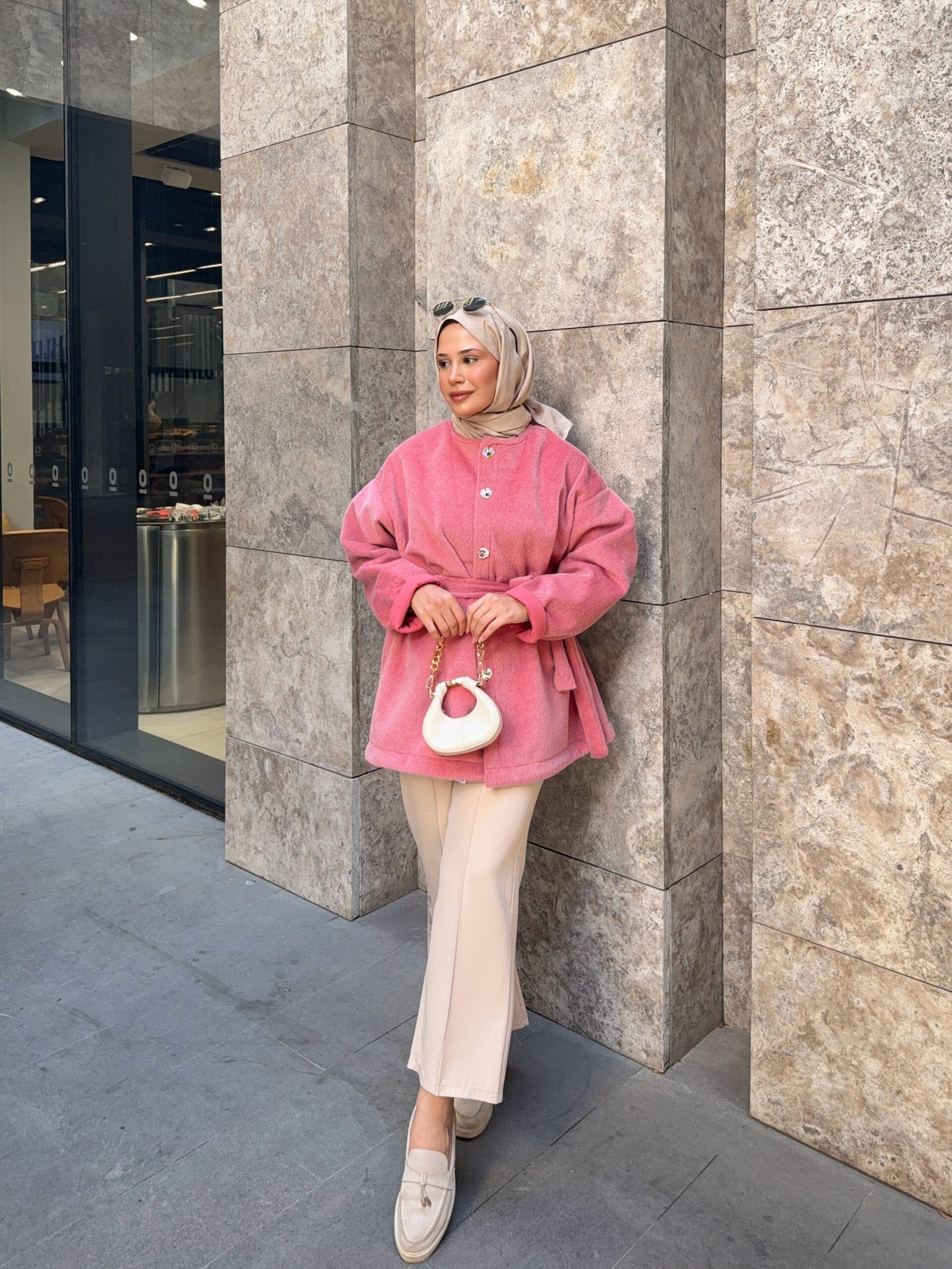 Second image of Premium Bel Bağlamalı Düğme Detaylı Tüylü Goldfox Pembe Kaban