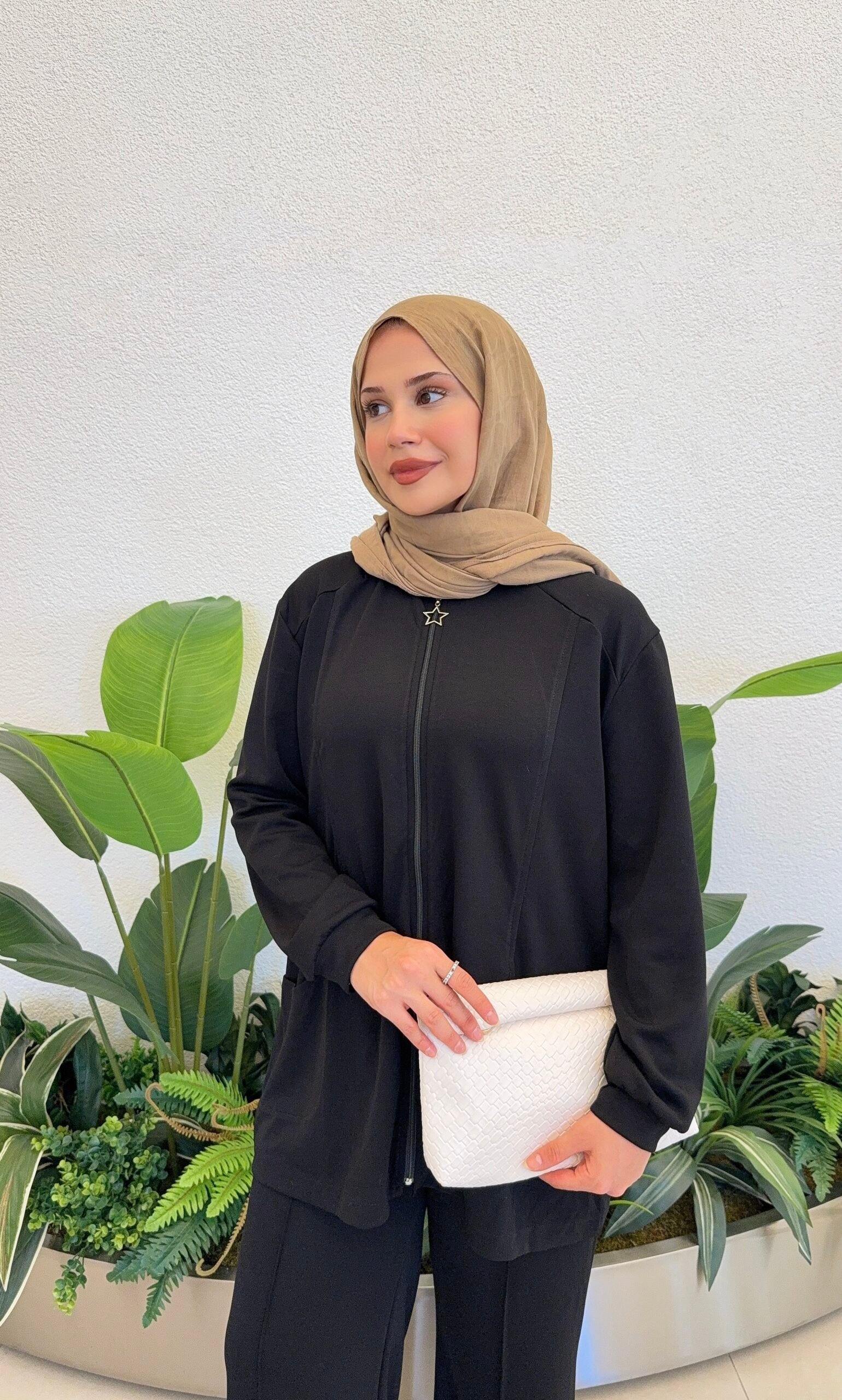 Second image of Kadın Fermuarlı Dik Yaka Cepli Siyah Eşofman Takım