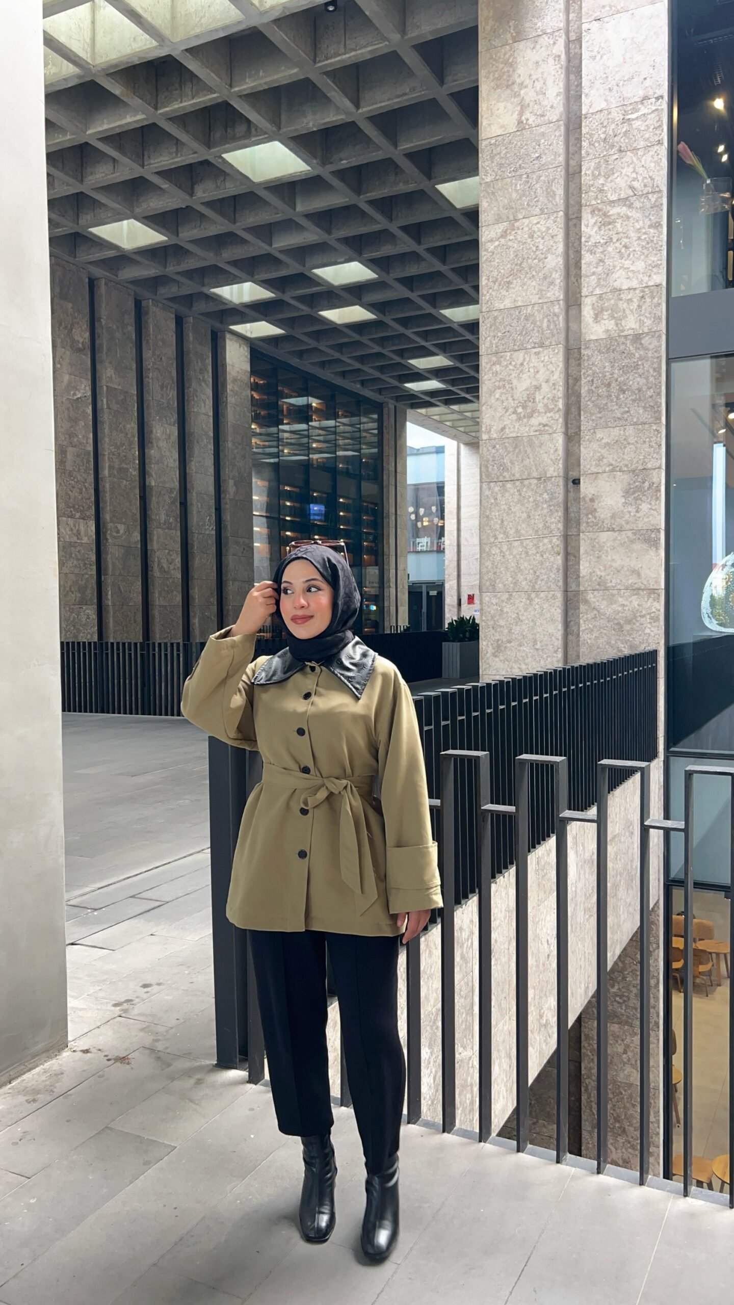 Second image of Deri yakalı trenç