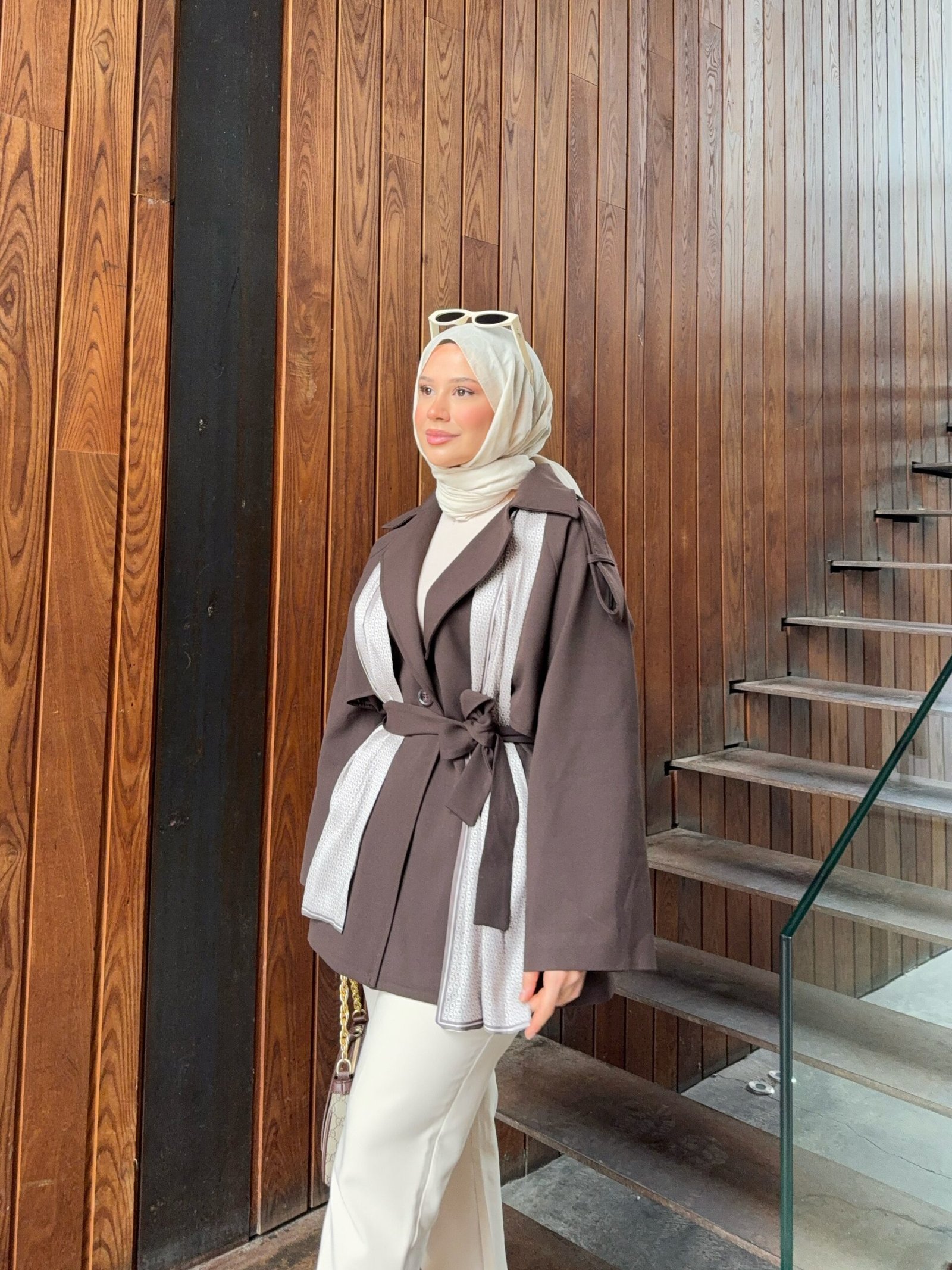 Second image of Fularlı dökümlü trençkot