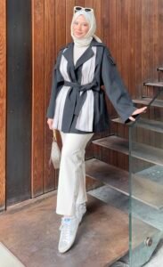 {"ARInfo":{"IsUseAR":false},"Version":"1.0.0","MakeupInfo":{"IsUseMakeup":false},"FaceliftInfo":{"IsChangeEyeLift":false,"IsChangeFacelift":false,"IsChangePostureLift":false,"IsChangeNose":false,"IsChangeFaceChin":false,"IsChangeMouth":false,"IsChangeThinFace":true},"BeautyInfo":{"SwitchMedicatedAcne":false,"IsAIBeauty":false,"IsBrightEyes":false,"IsSharpen":false,"IsOldBeauty":false,"IsReduceBlackEyes":false},"HandlerInfo":{"AppName":2},"FilterInfo":{"IsUseFilter":false}}