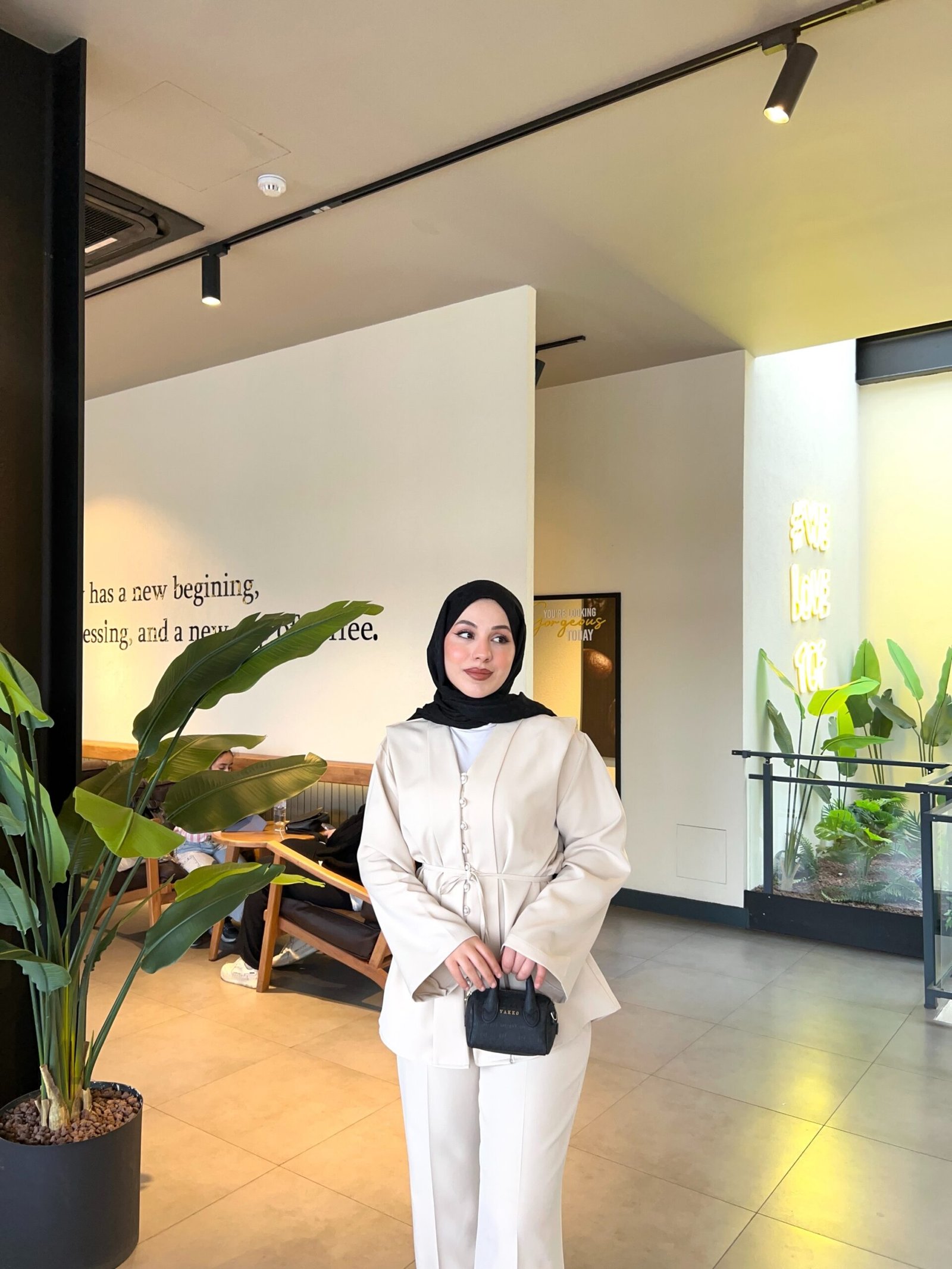 Second image of 345-Krep kumaş pantolon takım