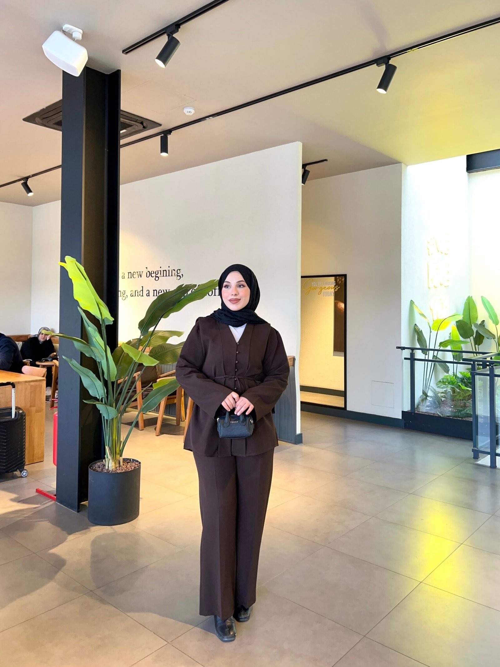 Second image of 345- Krep kumaş takım