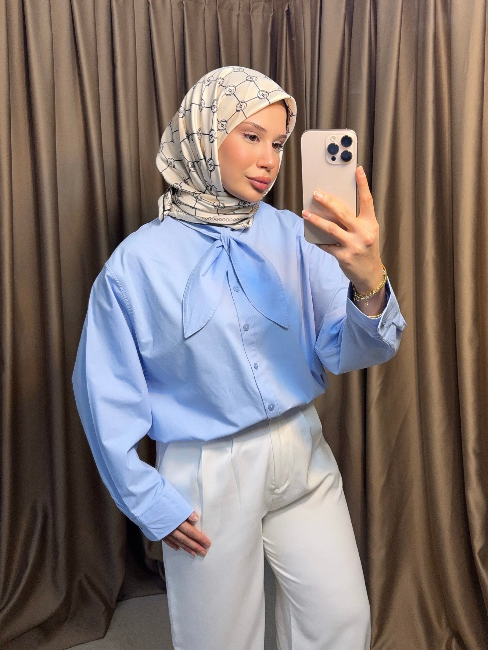 Fular detaylı gömlek