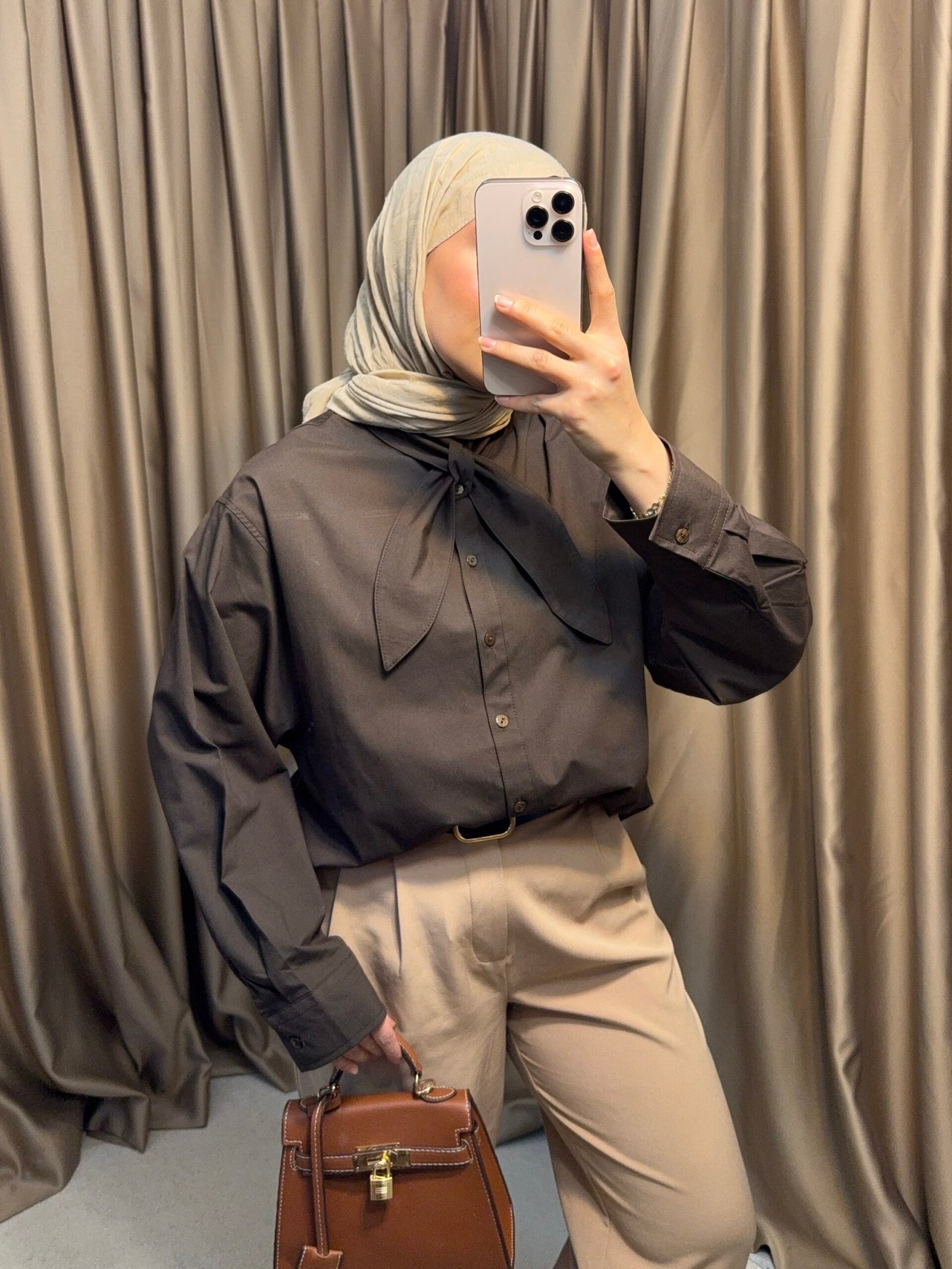 Fular detaylı gömlek