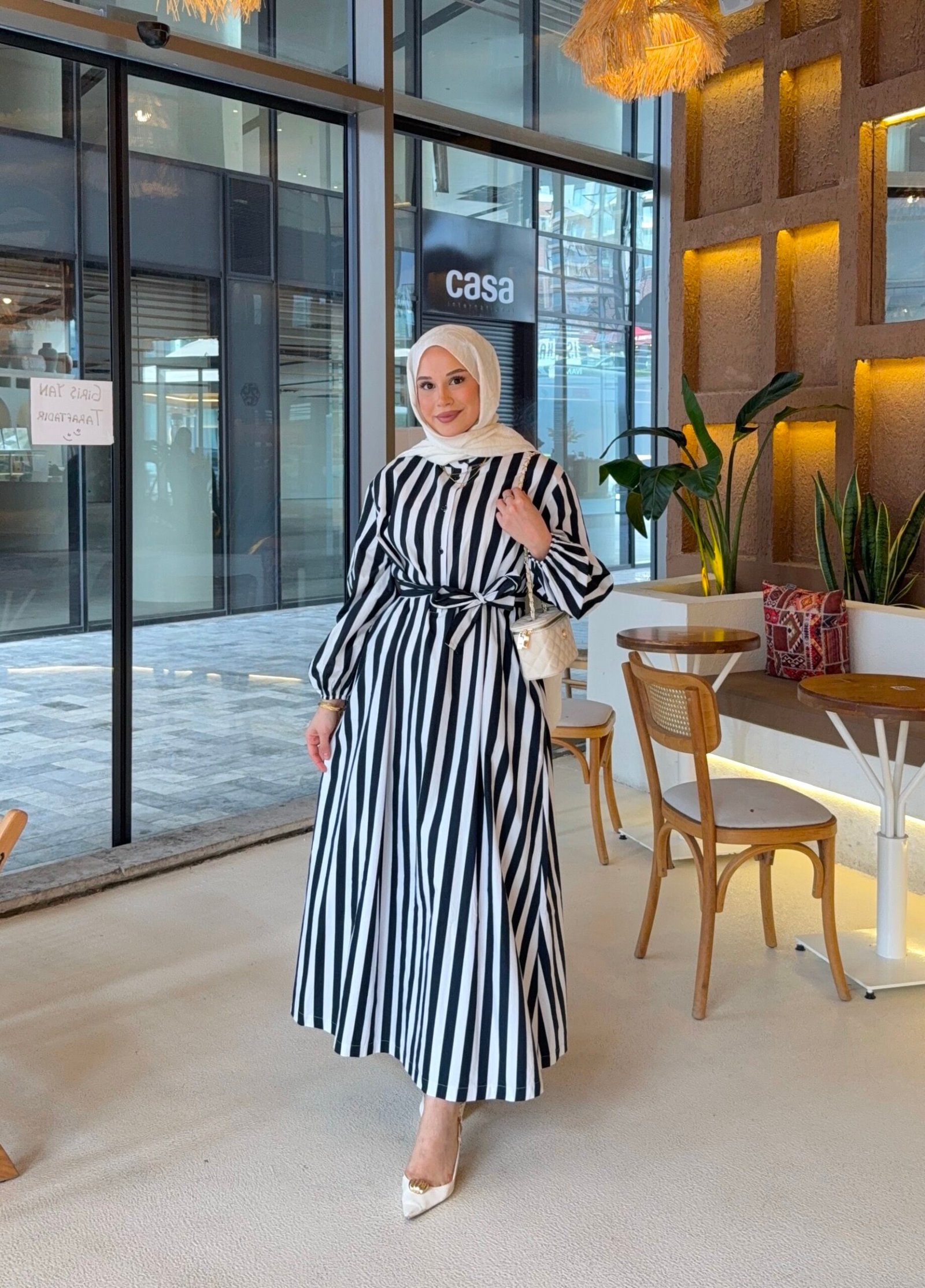 Second image of Lara Model Çizgili Siyah Elbise