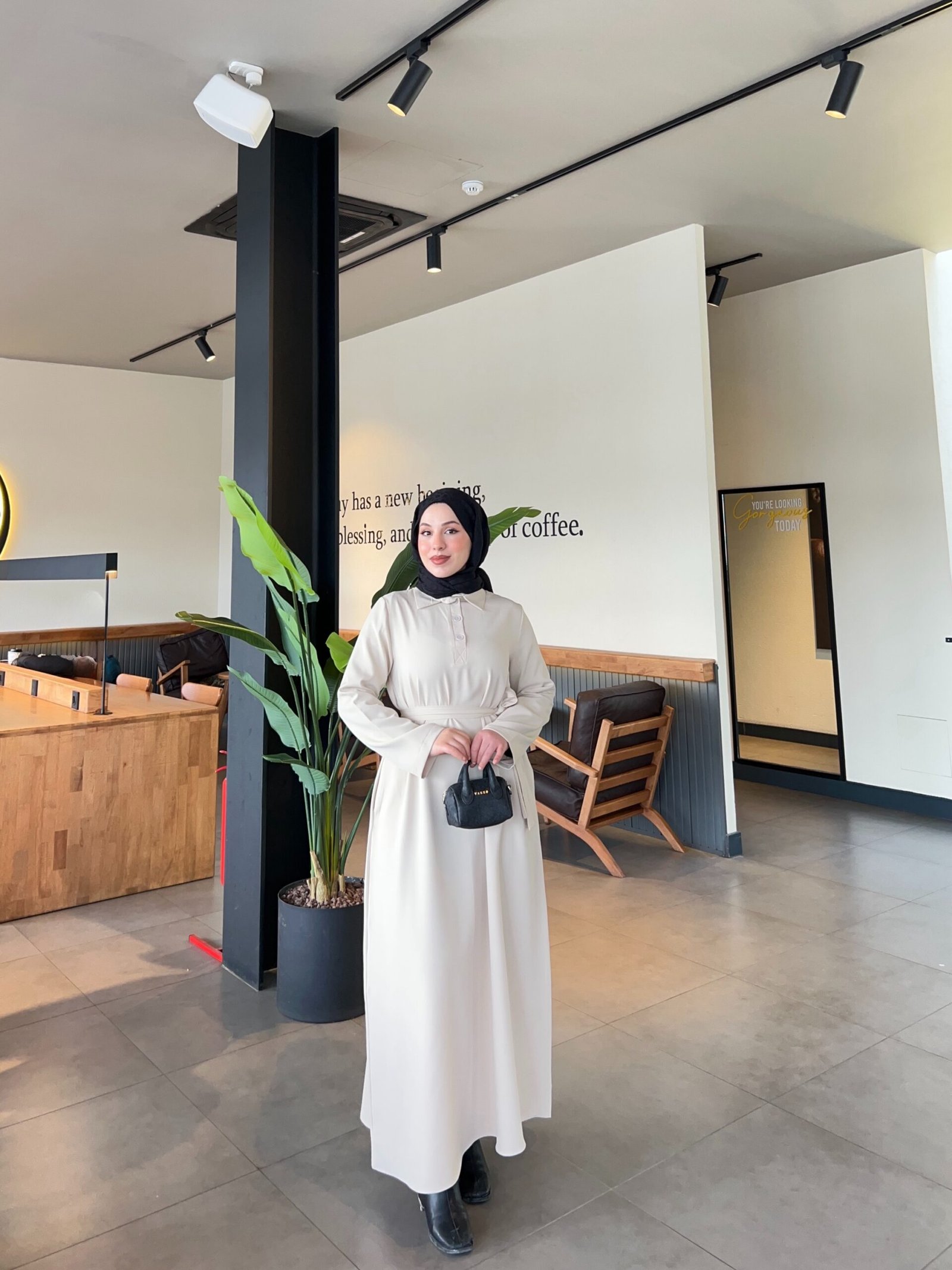 Second image of 355- Krep Kumaş Elbise