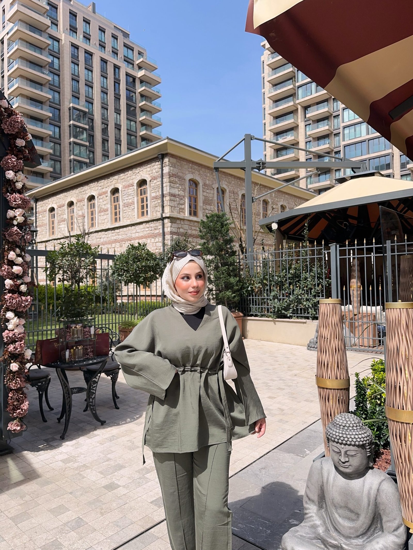 Second image of Enza Model Belden Oturtmalı Pantolon Takım