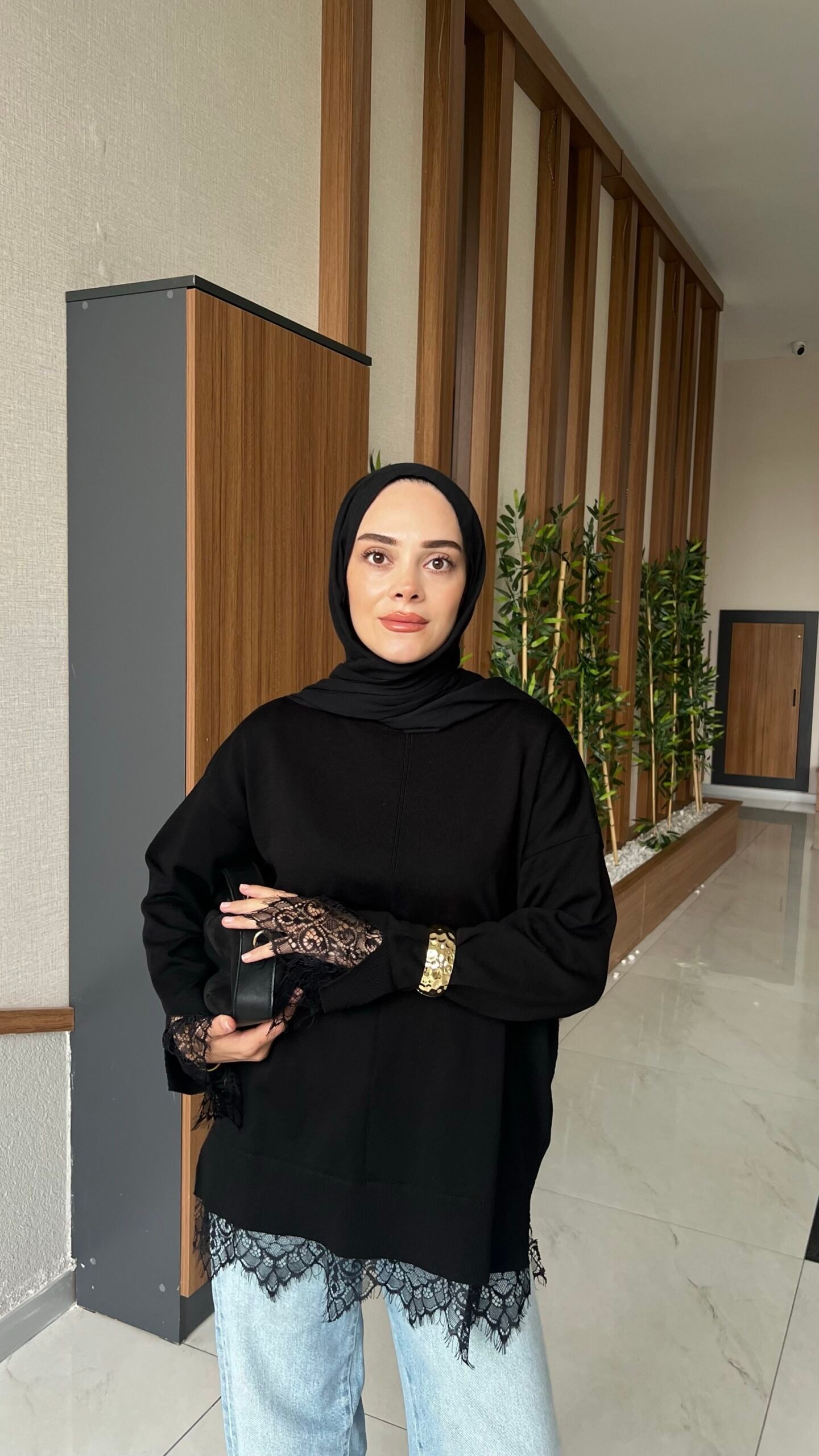 Velin Dantel Detaylı Bluz -Siyah