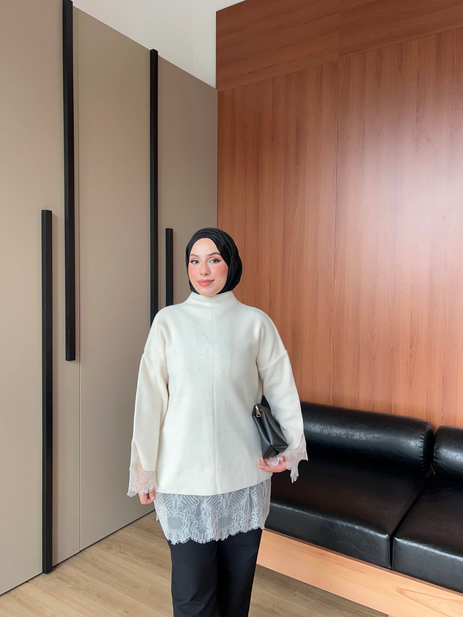 Second image of Velin Dantel Detaylı Bluz-Ekru