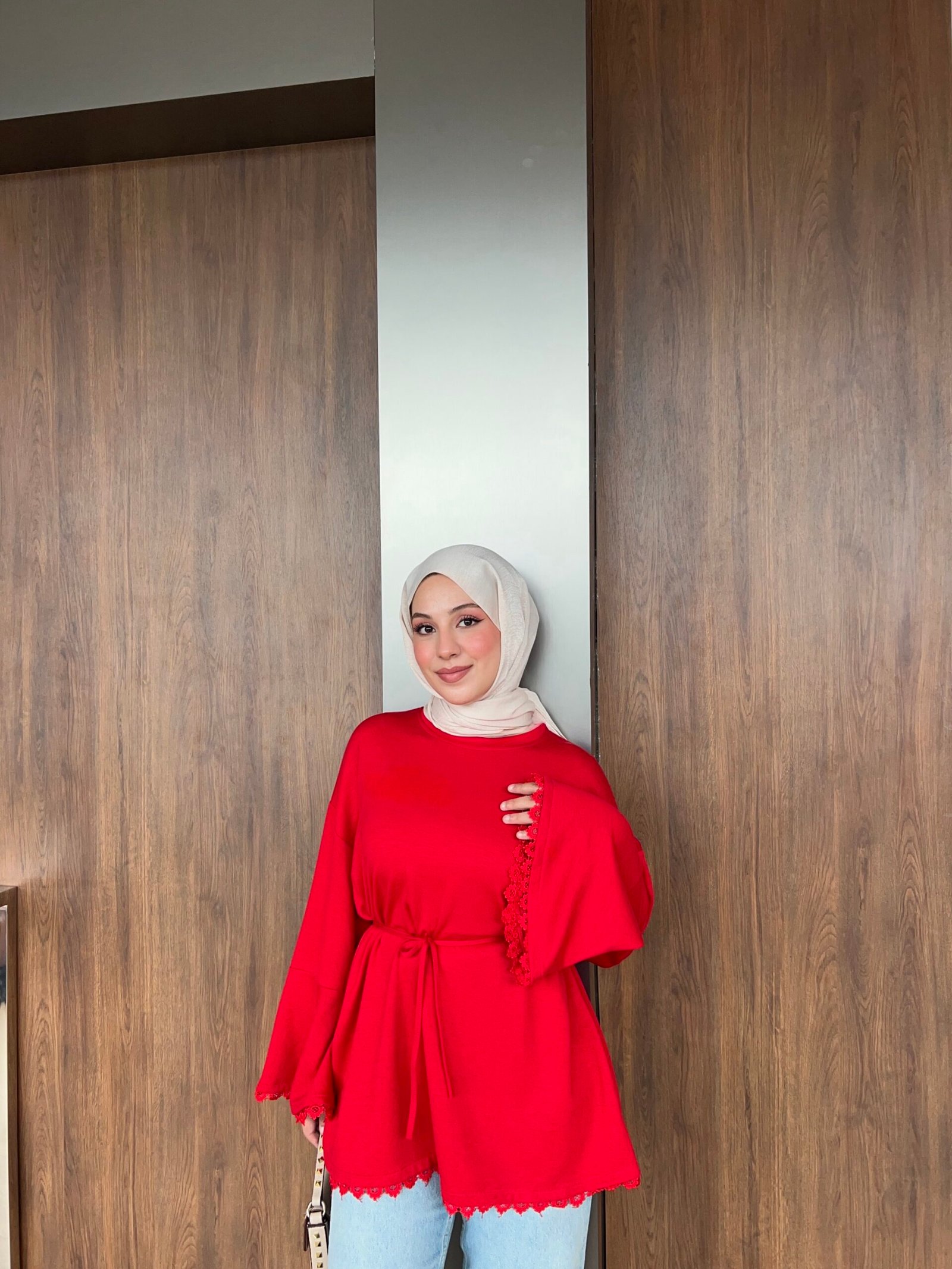 Mina Nakış detaylı Bluz-Kırmızı